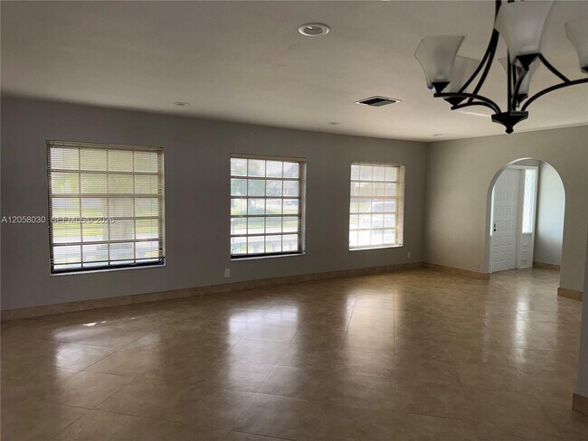 Building Photo - 1560 NW 12th Way