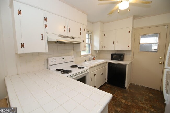 Building Photo - 121 Alton Dr