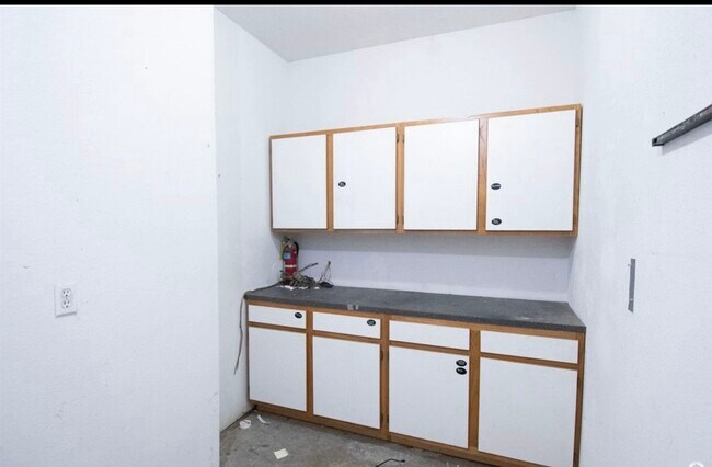 Workshop in garage - 3 car garage! - 1524 Foxfire Dr