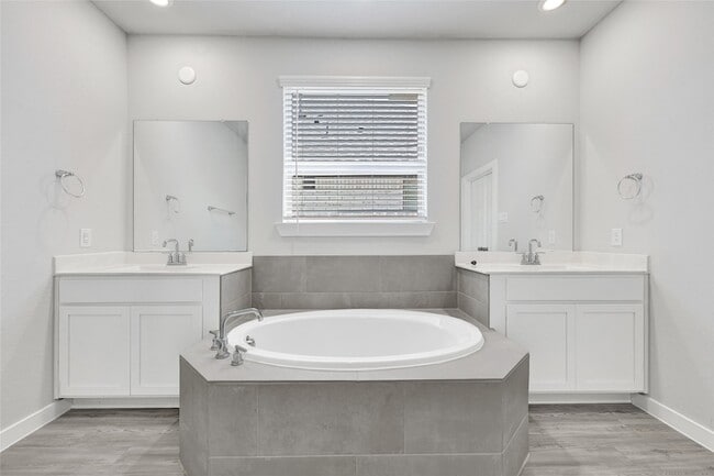 Building Photo - 8535 Oceanmist Cv Dr