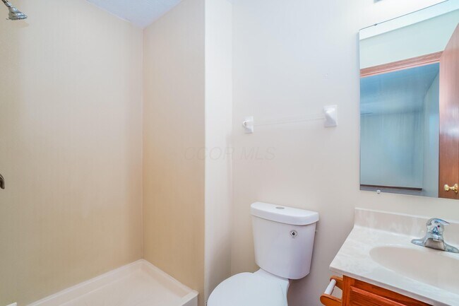 Building Photo - 2672 Fernwood Ave