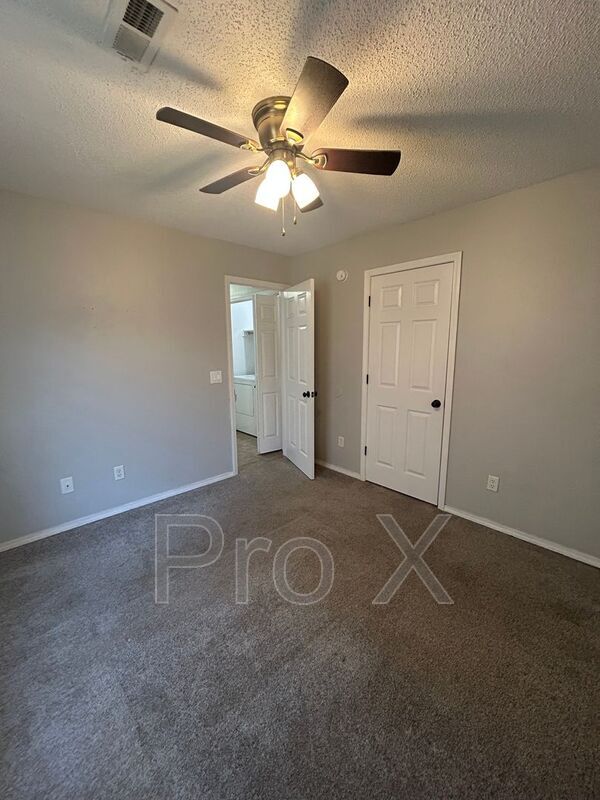 Building Photo - 3501 SW Landau Ct