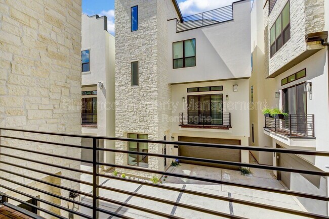 Building Photo - 1803 Dunlavy St