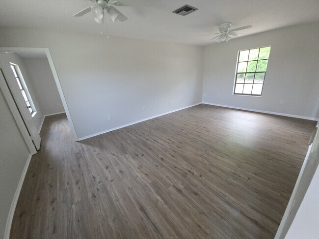 Building Photo - 1104 Beatrice St