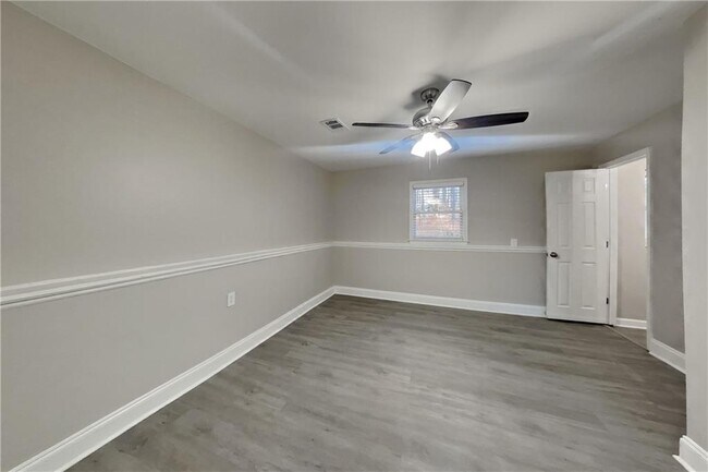 Building Photo - 3676 Victoria Dr