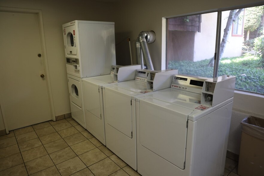 Building Photo - 5403 Newcastle Ave