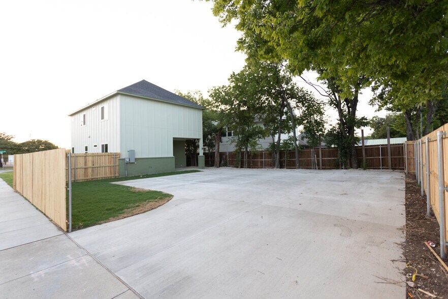 Building Photo - 2945 Gordon Ave