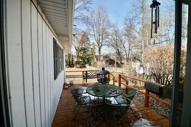 Building Photo - 609 Loomis St