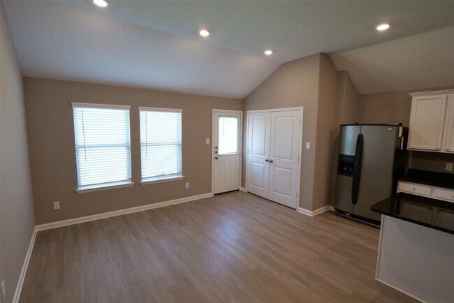 Building Photo - 7211 Songlark Lndg Ct