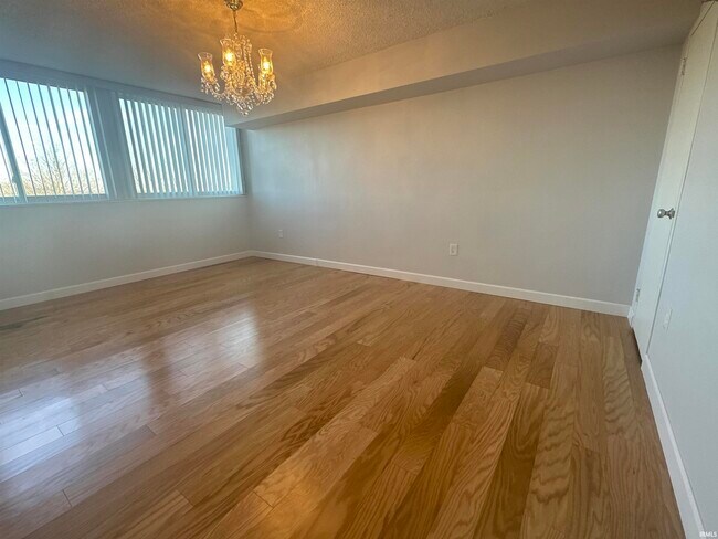 Building Photo - 1100 Erie Ave