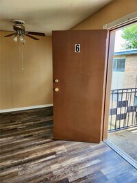 Building Photo - 6518 Sloan St