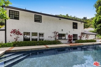 Building Photo - 1060 Chantilly Rd