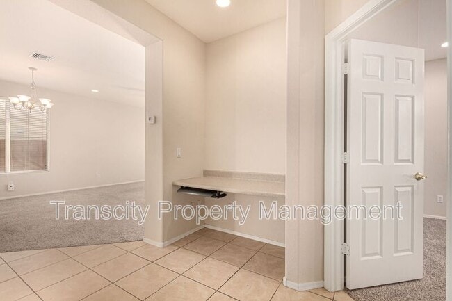 Building Photo - 3723 E Linda Ct