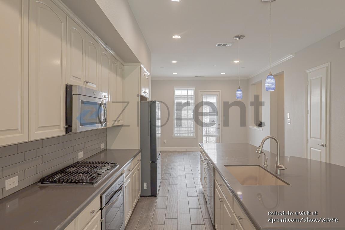 Building Photo - 527 W Royal Ln