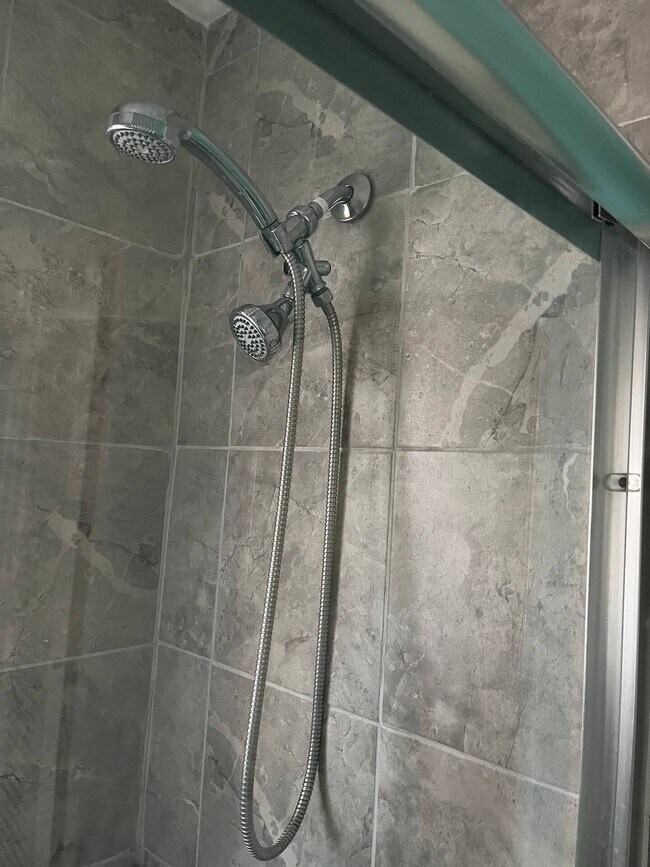 Building Photo - 1750 E Broad St