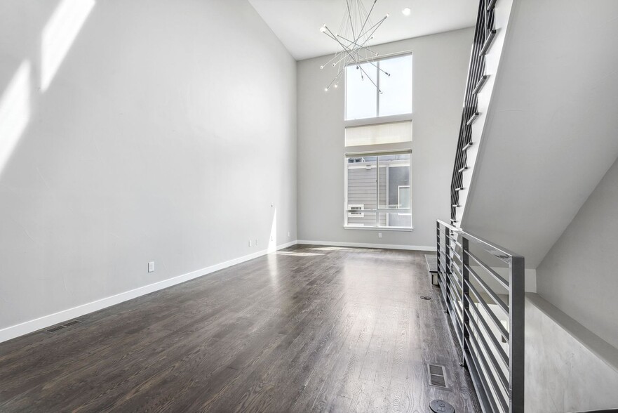 Building Photo - 1551 W 43rd Ave