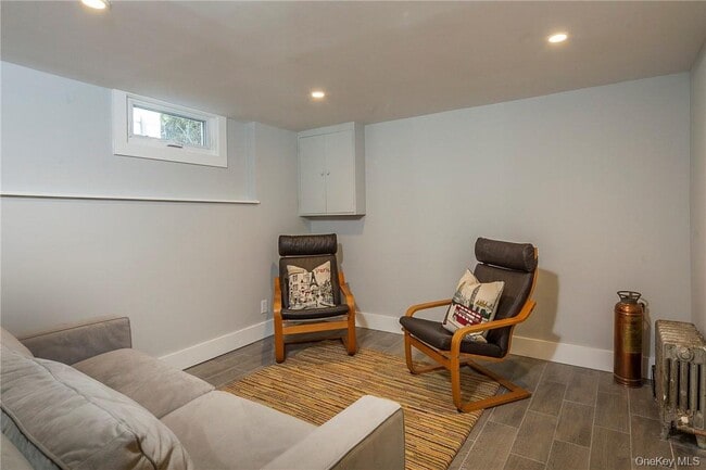 Building Photo - 64 Parkview Dr