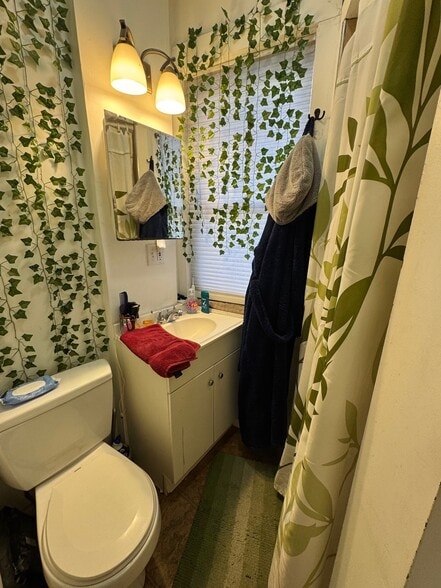 Building Photo - 197R Elm St