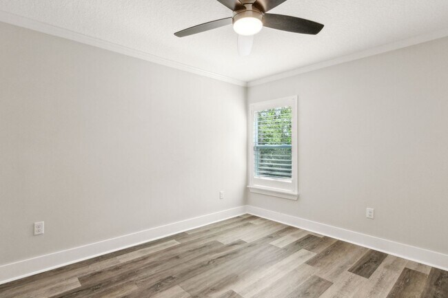 Building Photo - Live the Island Life – Move-In Ready 3 Bed...