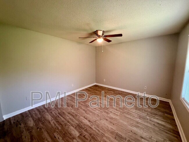 Building Photo - 1908 Tall Pines Cir