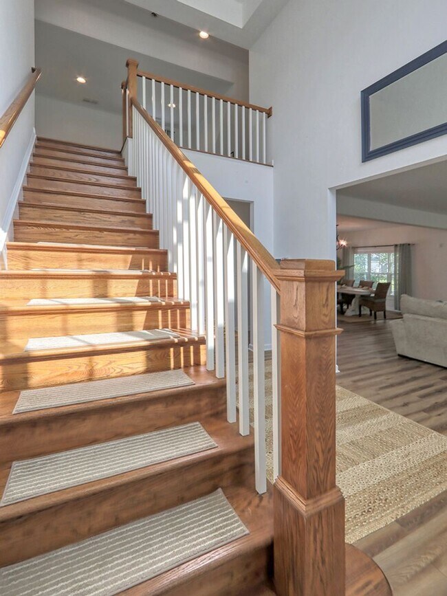 Building Photo - Spacious 3BR / 3.5BA Single family home • 2,500 Sq Ft • Baywood