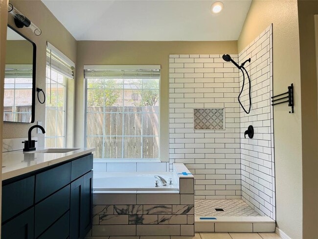 Building Photo - 5405 Apache Creek Cove