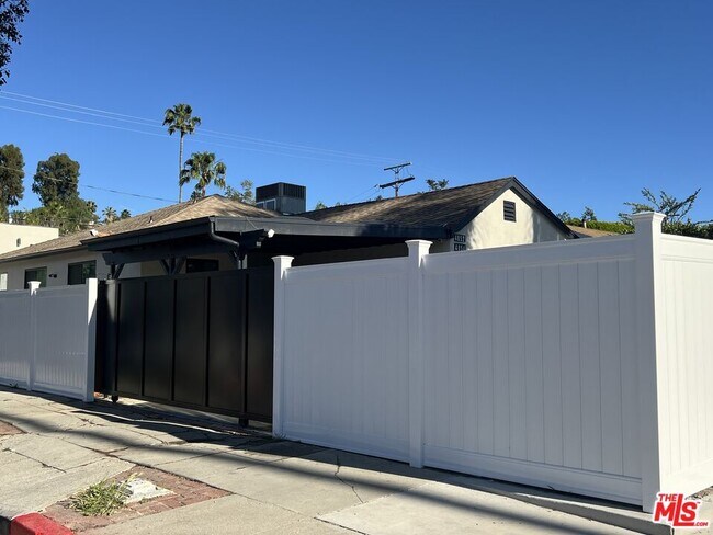 Building Photo - 4852 Topanga Canyon Blvd