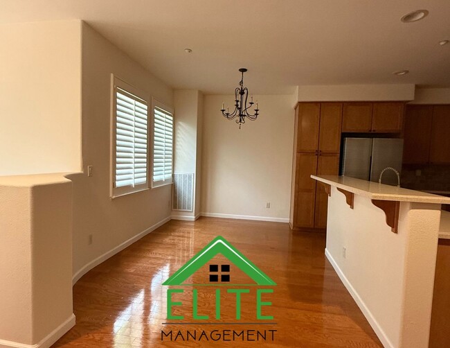 Building Photo - Prime location in Communications Hill with...