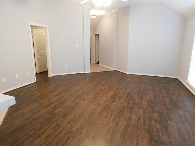 Building Photo - 4211 Creek Hollow Ln