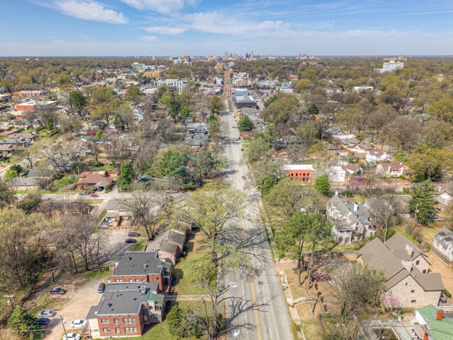 Building Photo - Qualified Tenants Get 50% Off First Month!...