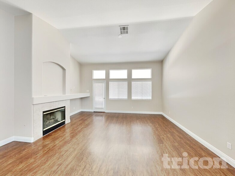 Building Photo - 710 Wolf Lake Ave