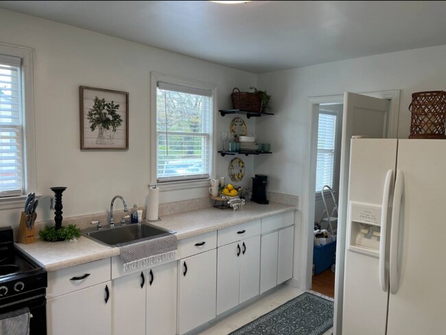 Building Photo - Elegant Downtown Augusta Cottage – Fully F...