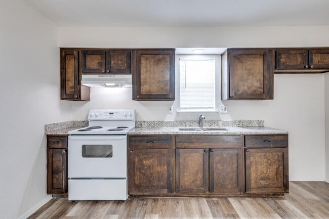 Building Photo - 1833 Pelican Dr N