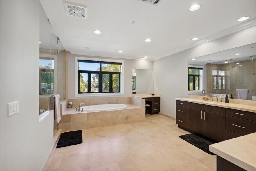 Building Photo - 95 Isle of Venice Dr