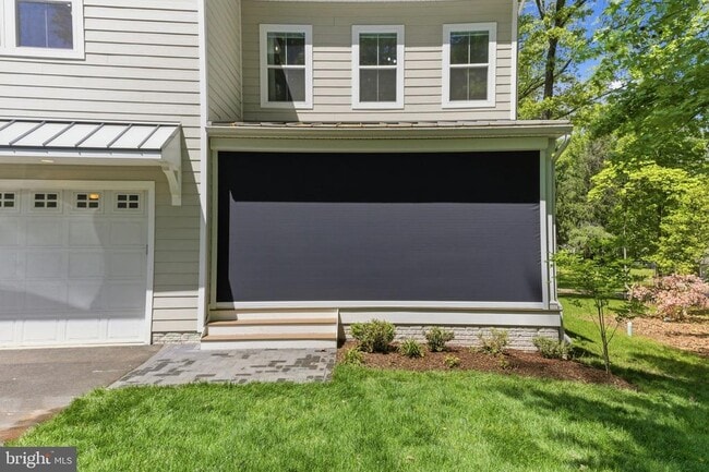 Building Photo - 916 Waterview Dr