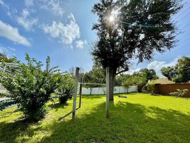 Building Photo - Gorgeous 3/2 Pool Home in Apopka's Parkside at Errol Estate!