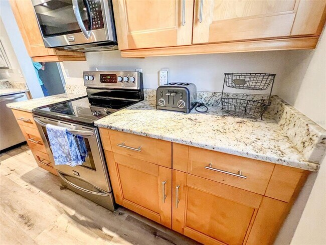 Building Photo - 445 Bouchelle Dr