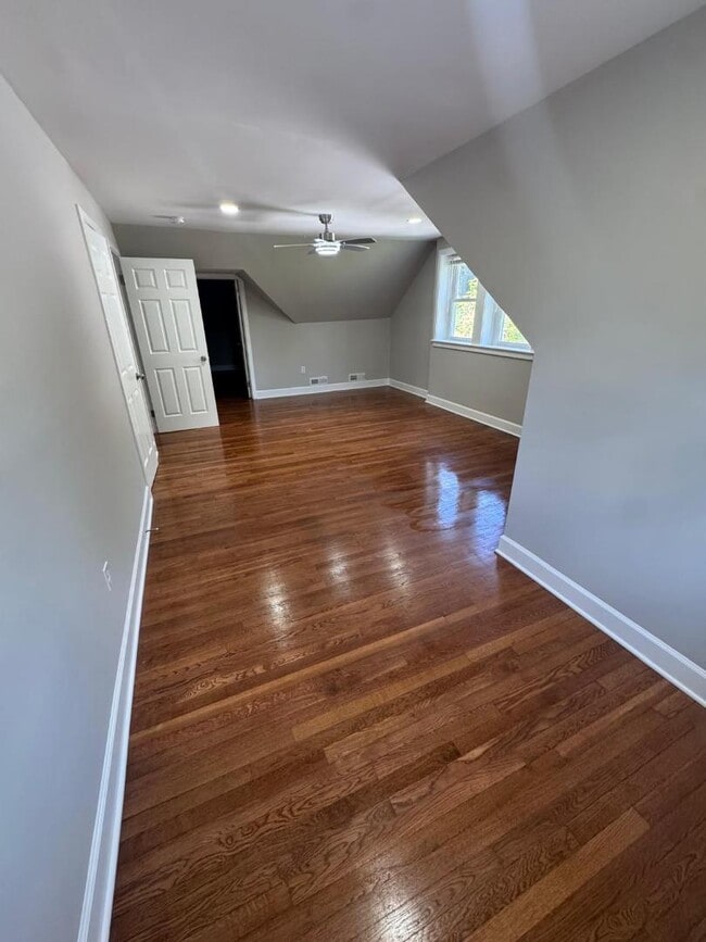 Building Photo - 4502 Elmwood Rd