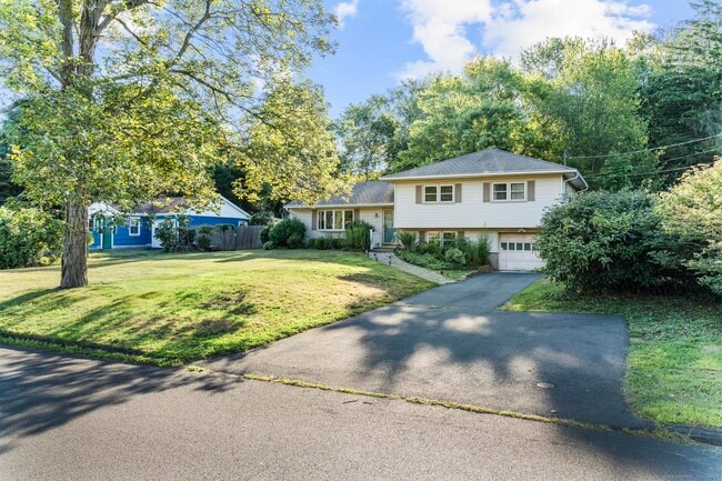 Building Photo - 324 Thorpe Ave