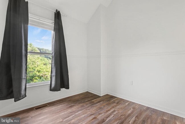 Building Photo - 6608 Beach Dr