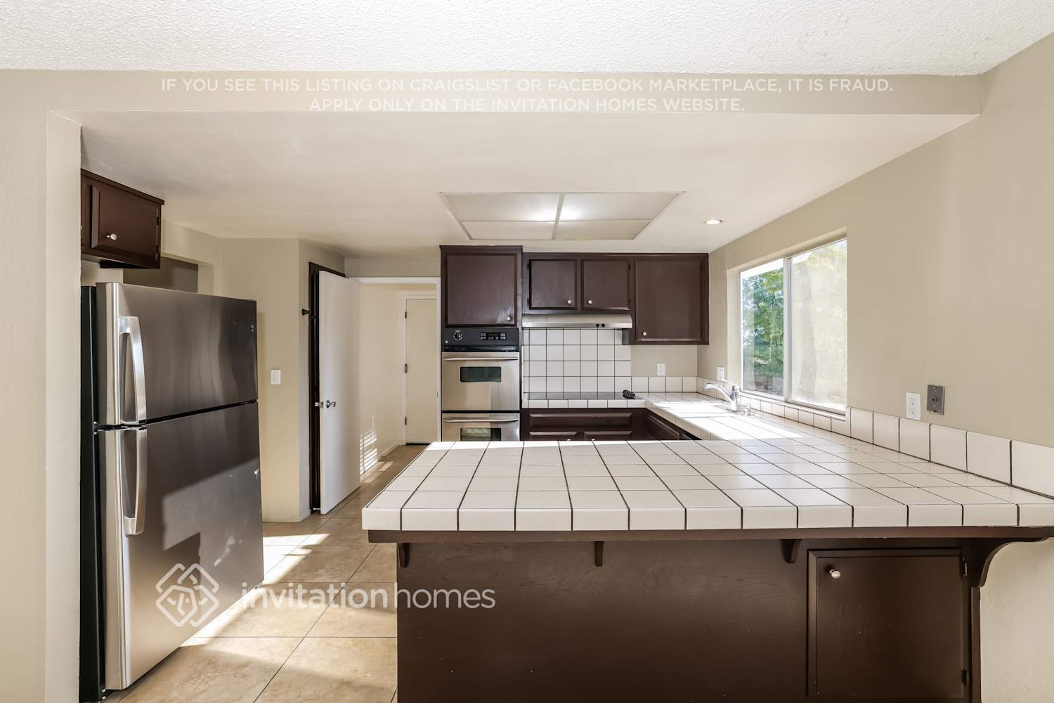 Building Photo - 2425 Grimsby Dr