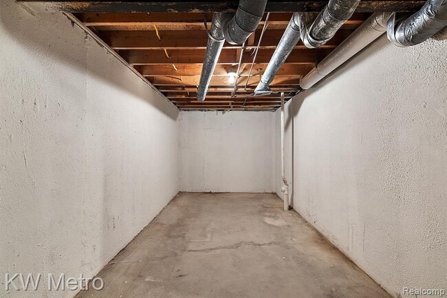 Building Photo - 5652 Drake Hollow Dr E