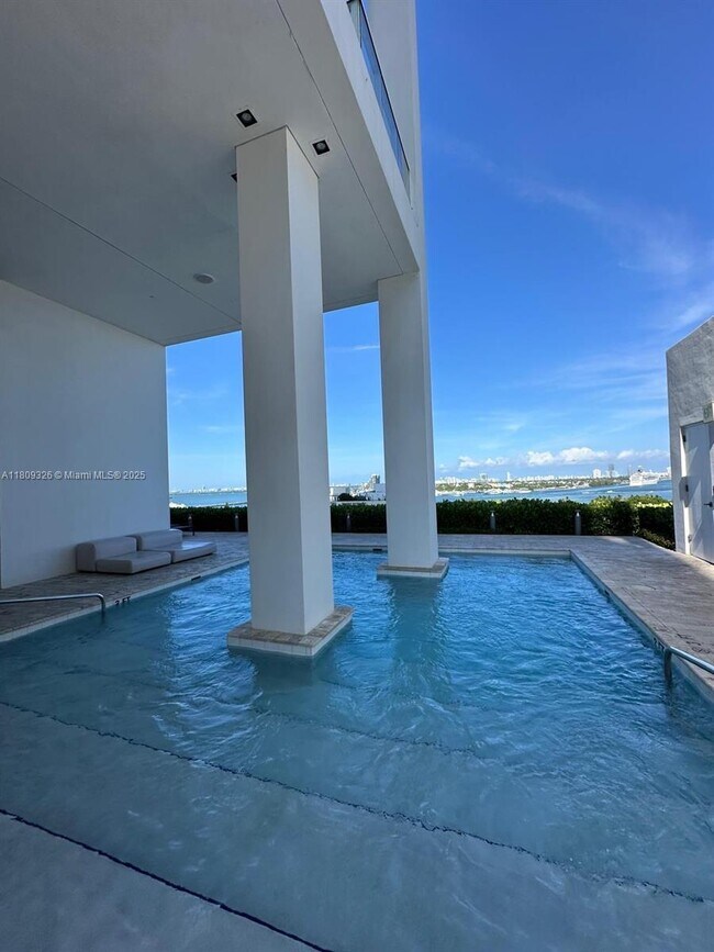 Building Photo - 1040 Biscayne Blvd