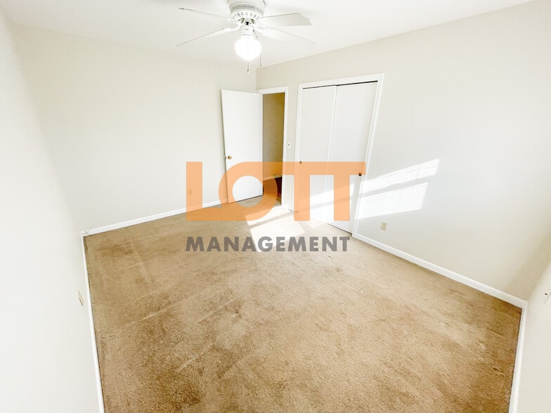 Building Photo - 2404 E Lee Rd