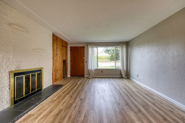 Building Photo - Move in Ready! Desirable Tumwater Hill 196...