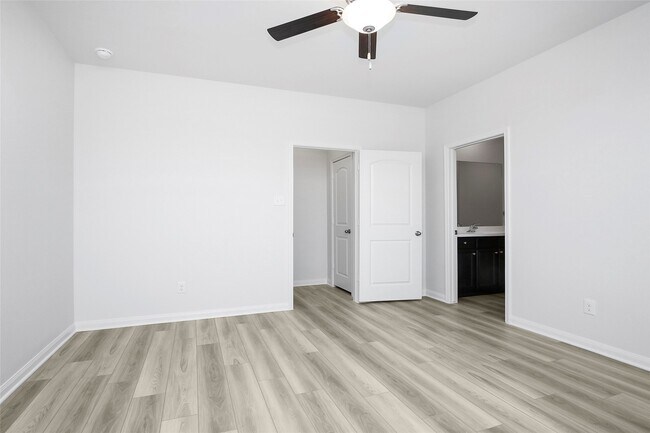 Building Photo - 462 Amberwood Pk Dr