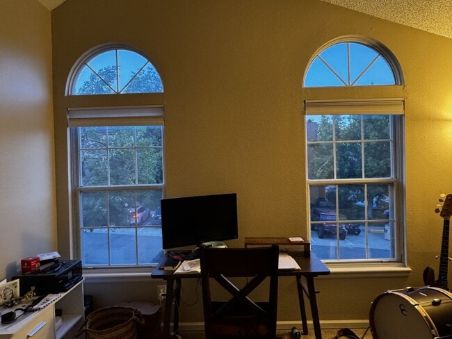Building Photo - 380 Pheasant Run