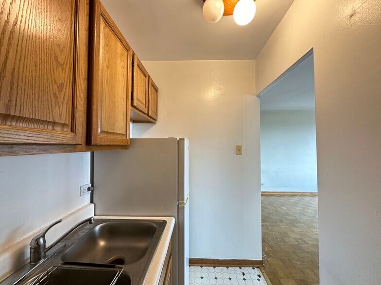 Building Photo - 4180 N Marine Dr