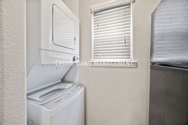 Building Photo - 1308 S C Ct