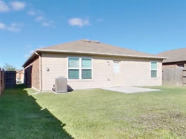 Building Photo - 316 Summer Horse Dr